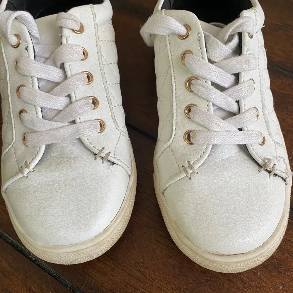 Kurt Geiger little‎ girls white sneakers shoes sz 1 quilted logo charm embossed